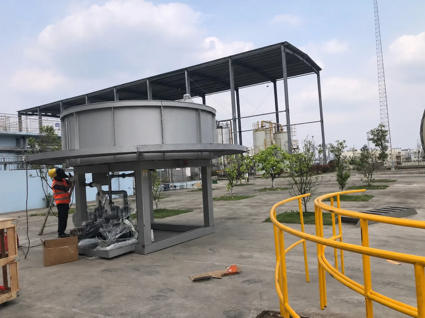 Circular shallow DAF unit