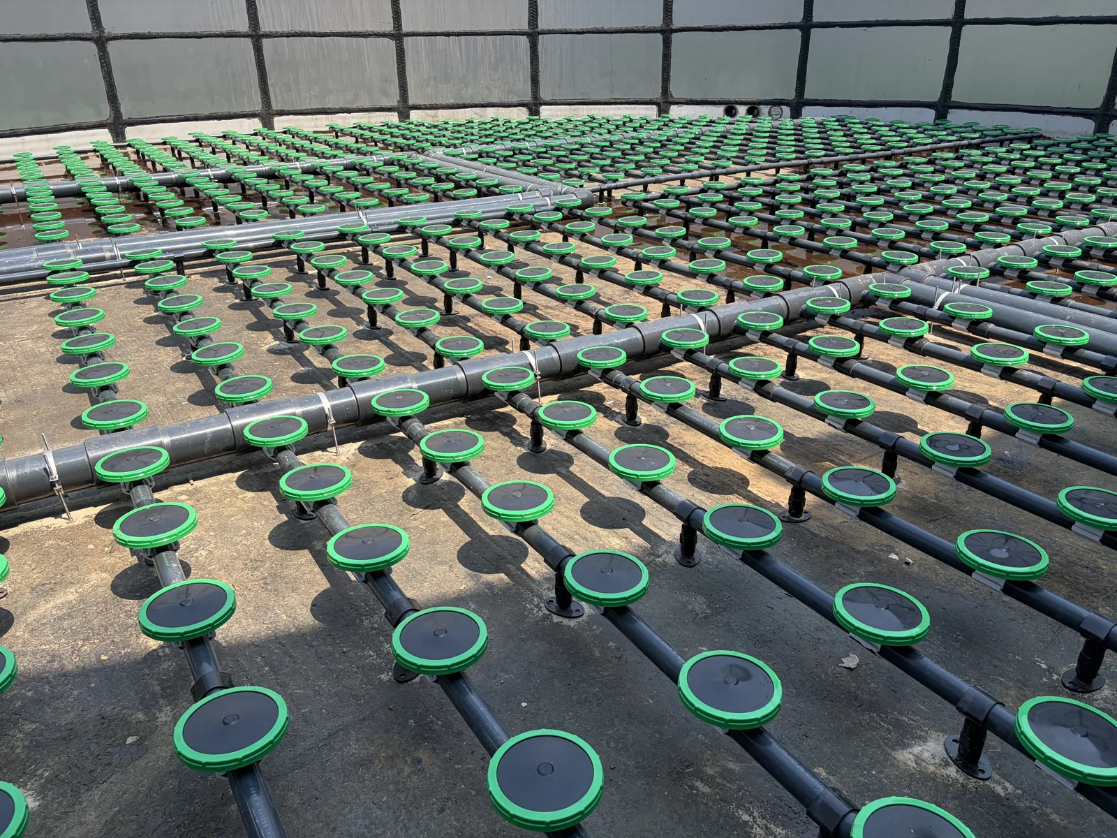 Fine bubble disc diffuser grid installation