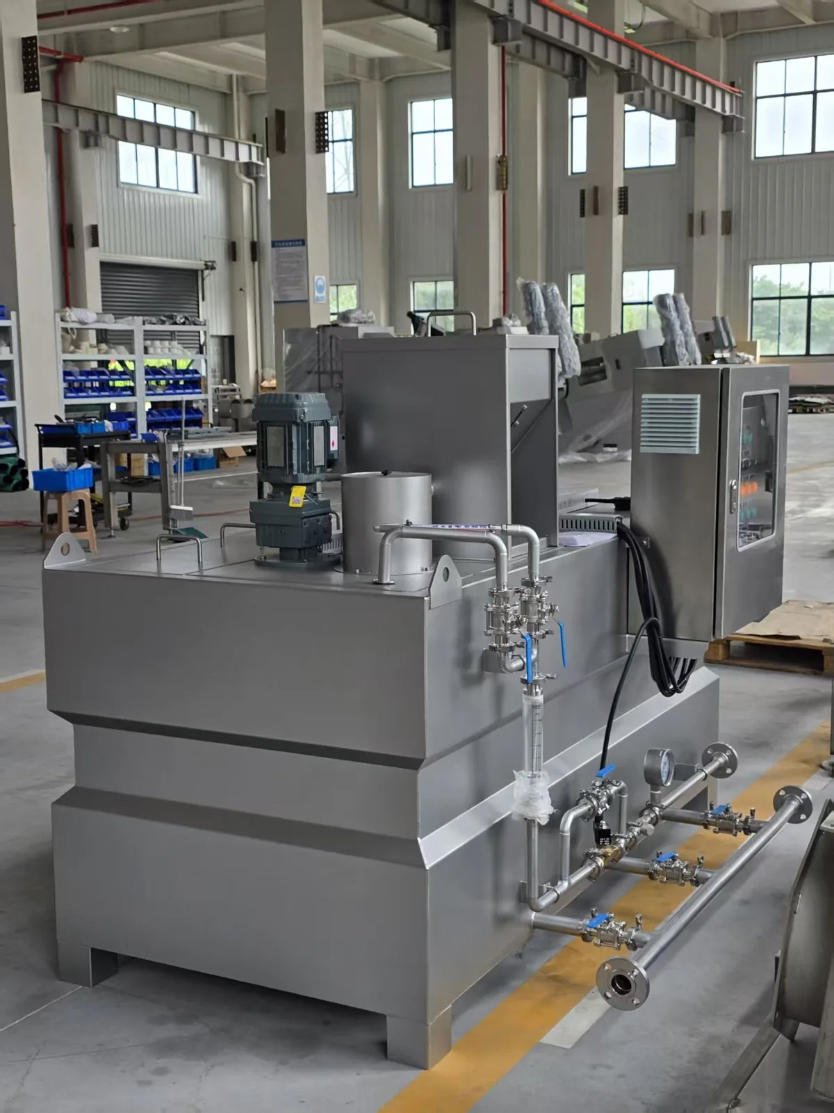 Stainless steel preparation unit with mixing equipment and dosing connections