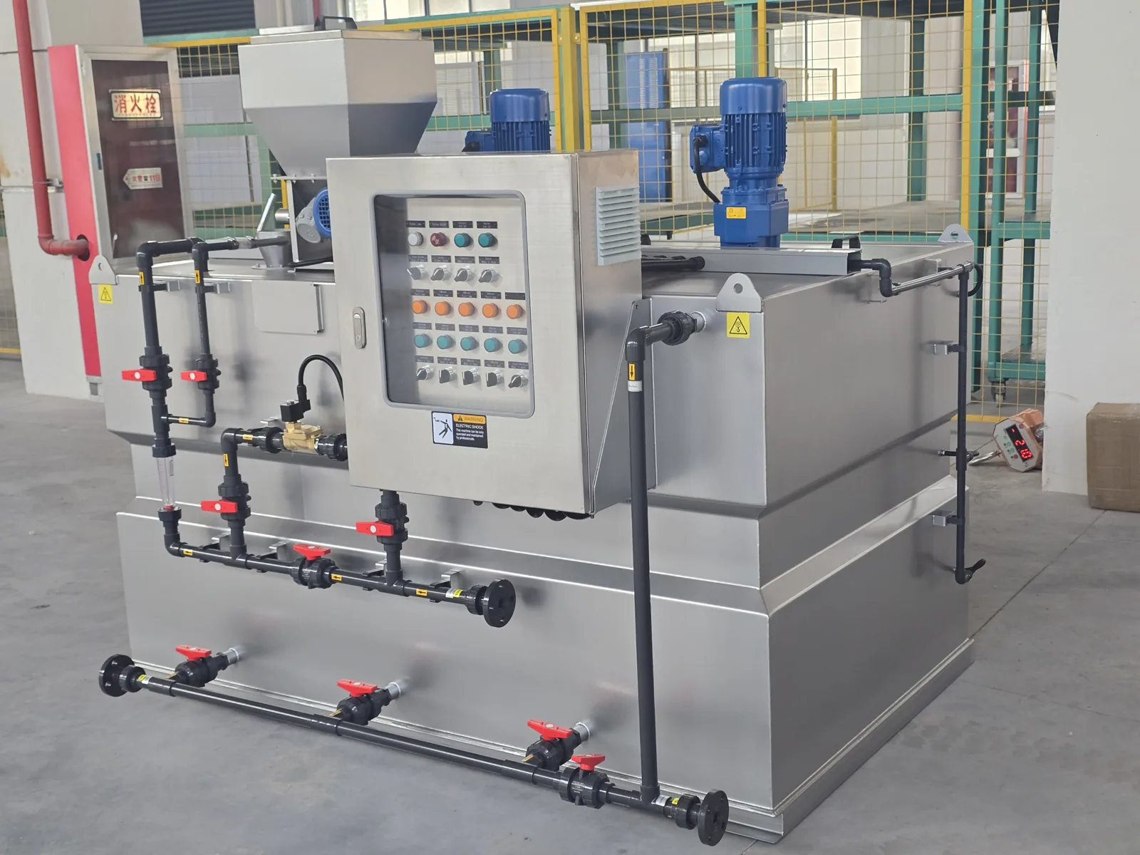 Automatic polymer preparation unit with powder hopper and controls