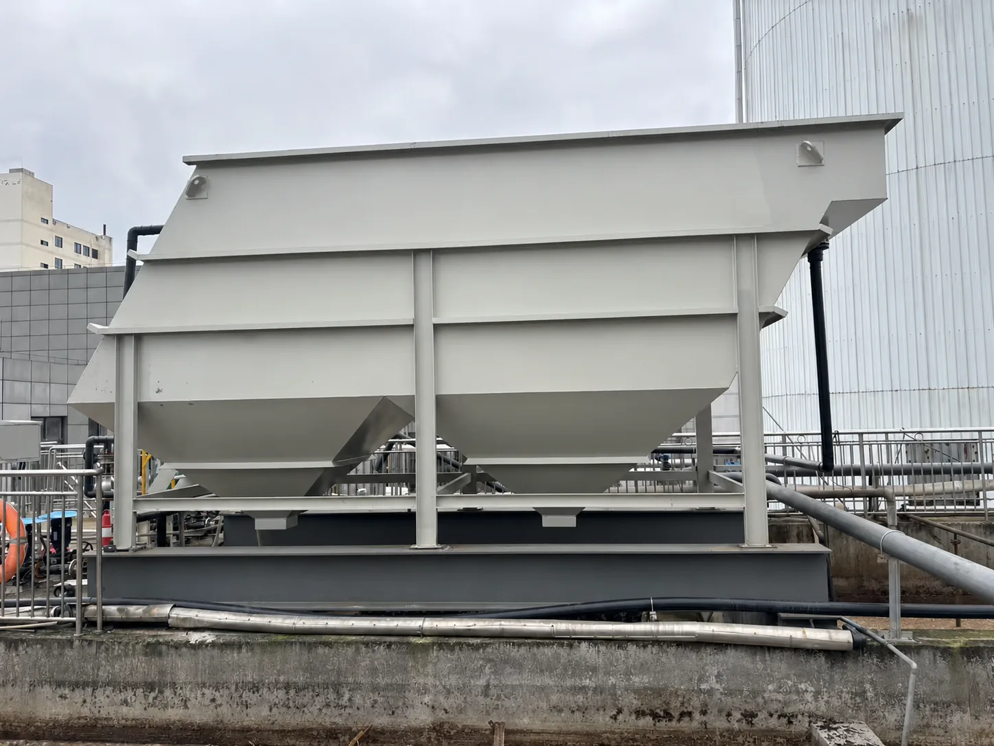 Installed lamella clarifier side view